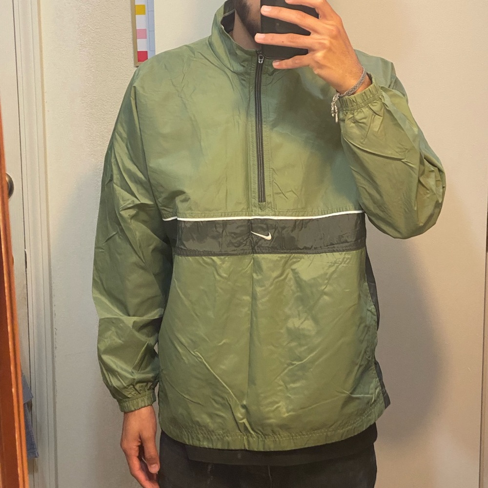 Nike windbreak reference photo